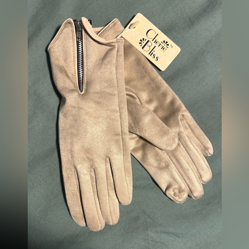 Cherie Bliss Women's Tan Gloves